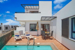 Casa María Duplex with Sea & Mountain Views, 15 Minutes walk from the Marina Rubicón
